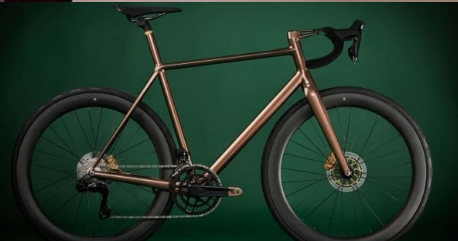 隆重推出阿斯顿·马丁创新型 .1R 自行车